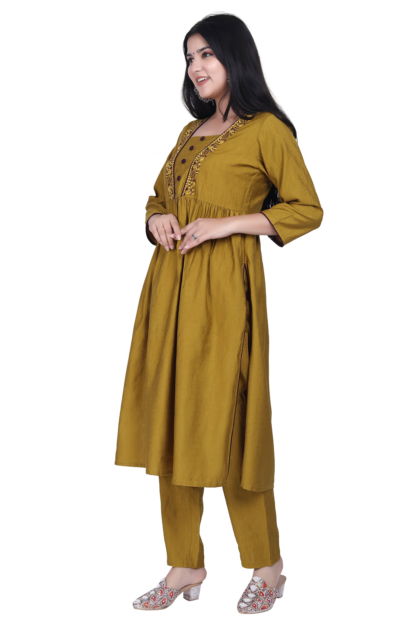 V NECAK KURTA SUIT SET